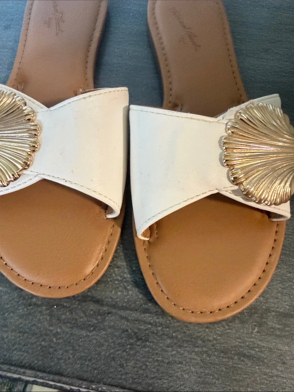 U overall Threads white sandal with gold shell